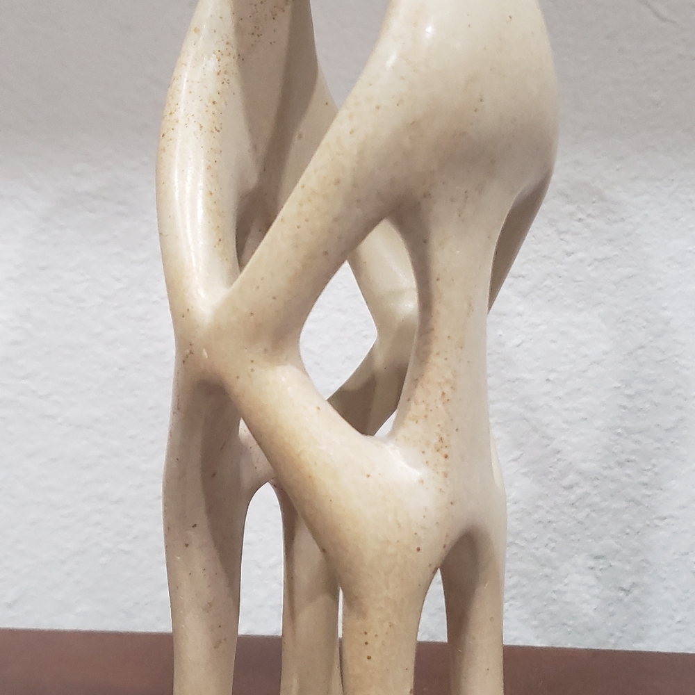 KISII SOAPSTONE CARVING SCULPTURE MAPENZI